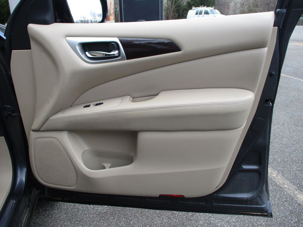 2014 Nissan Pathfinder Image 23