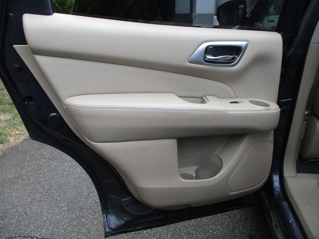 2014 Nissan Pathfinder Image 32