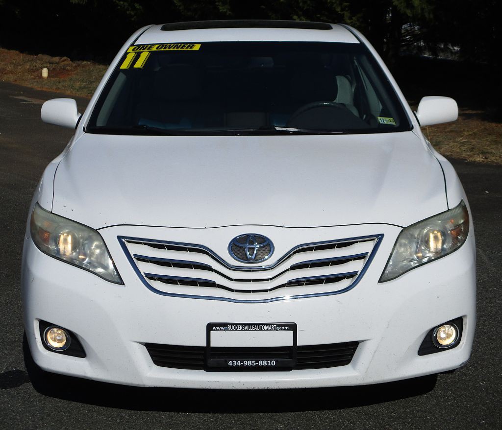 2011 Toyota Camry Image 2