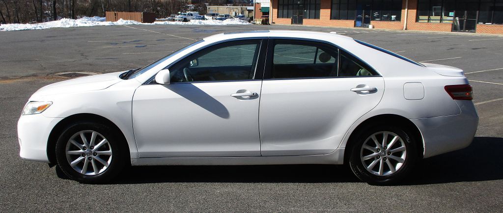 2011 Toyota Camry Image 4