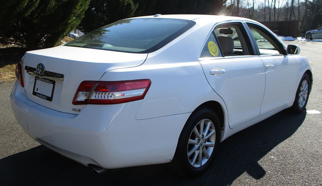 2011 Toyota Camry Image 7