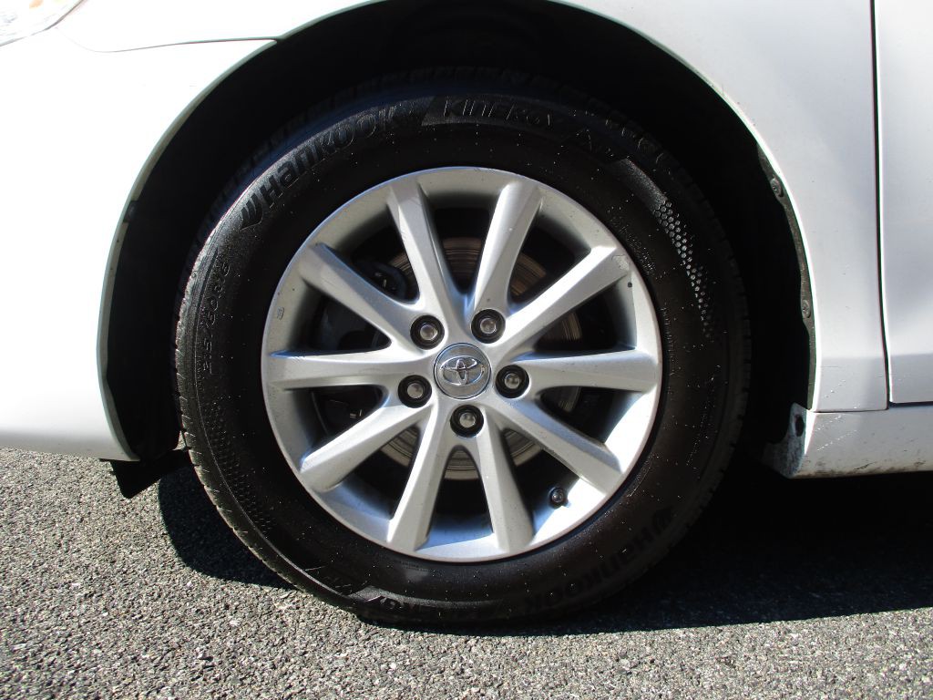 2011 Toyota Camry Image 10
