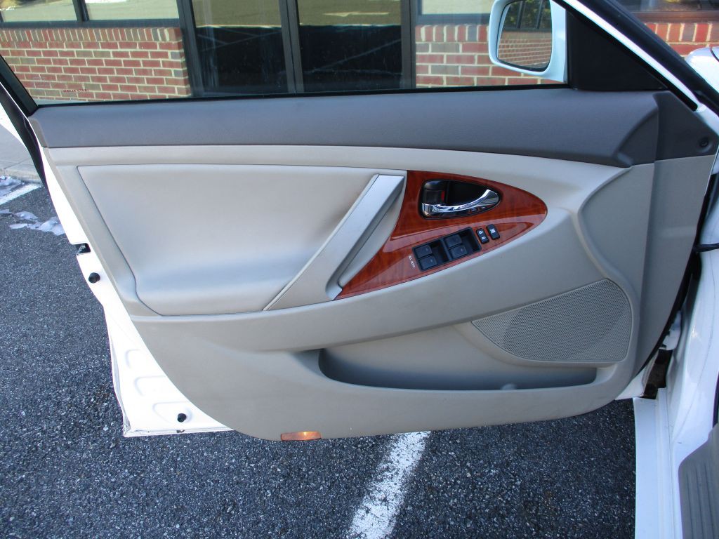 2011 Toyota Camry Image 14