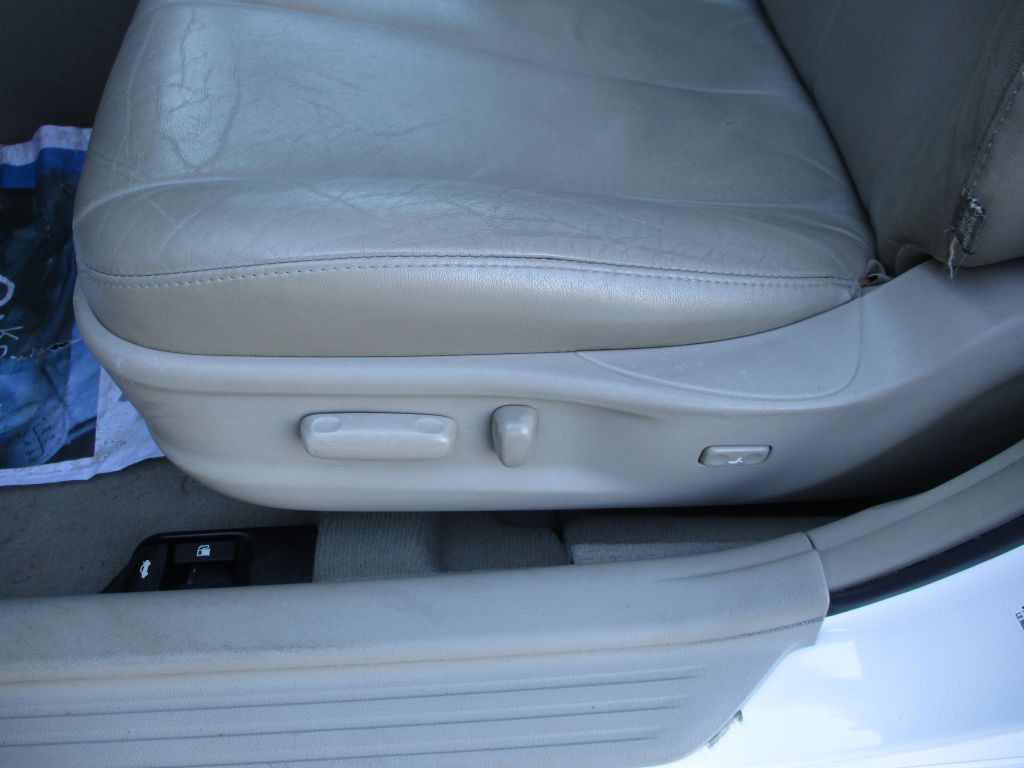 2011 Toyota Camry Image 16