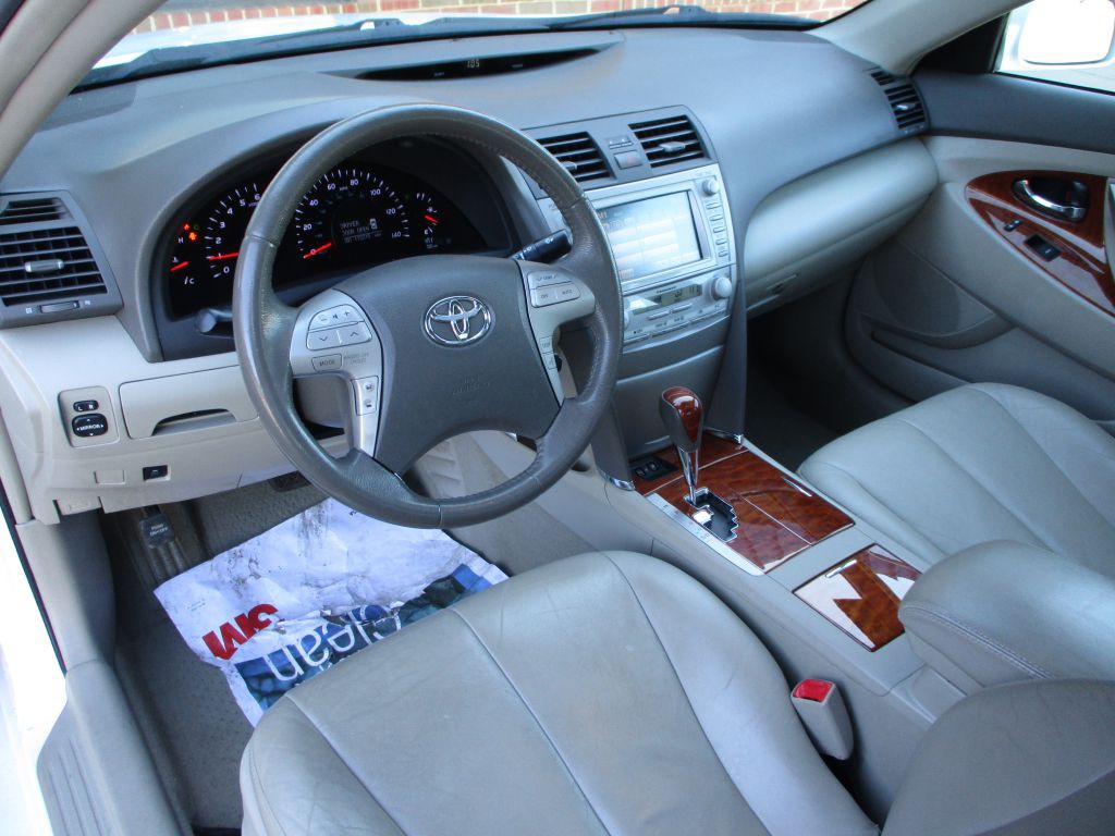 2011 Toyota Camry Image 18