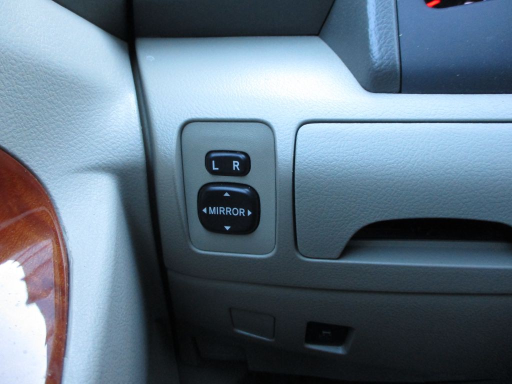 2011 Toyota Camry Image 25