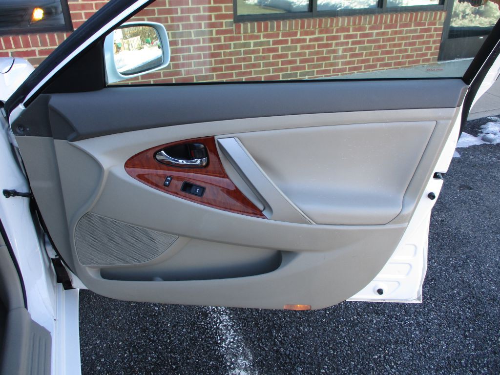 2011 Toyota Camry Image 46