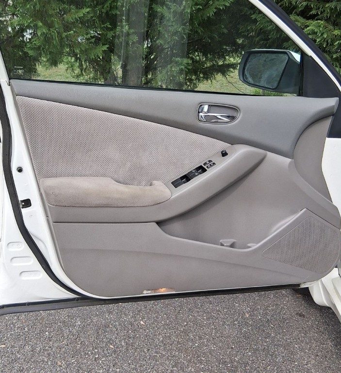 2009 Nissan Altima Image 12