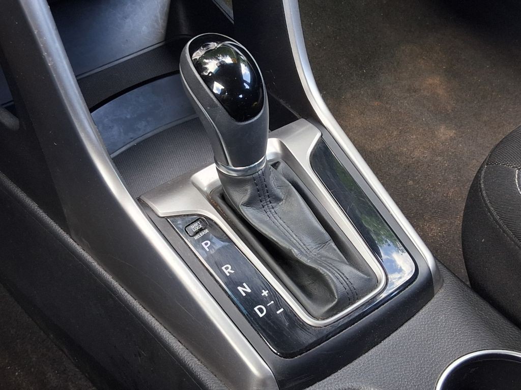 2013 Hyundai Elantra Image 40