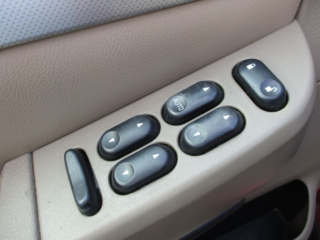 2005 Mercury Mountaineer Image 14