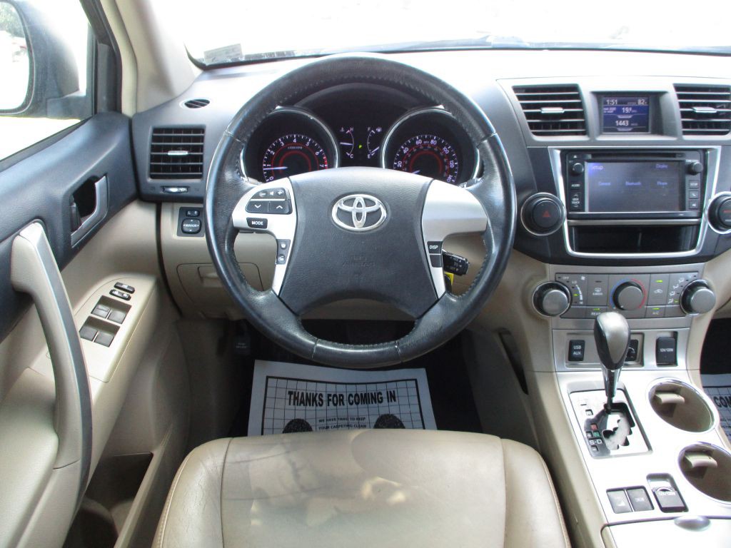 2013 Toyota Highlander Image 21