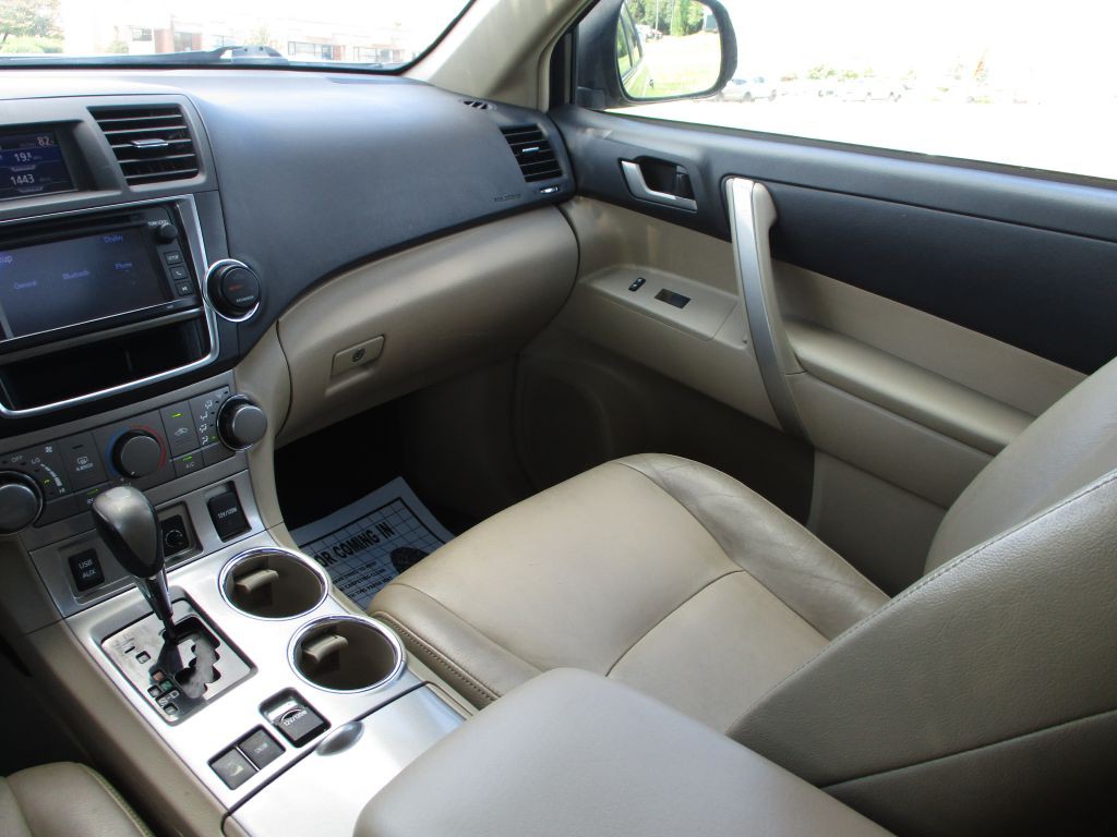 2013 Toyota Highlander Image 24