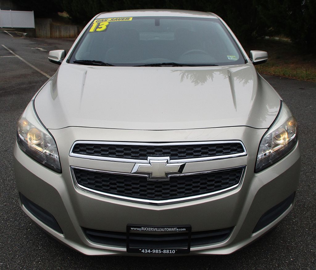 2013 Chevrolet Malibu Image 2