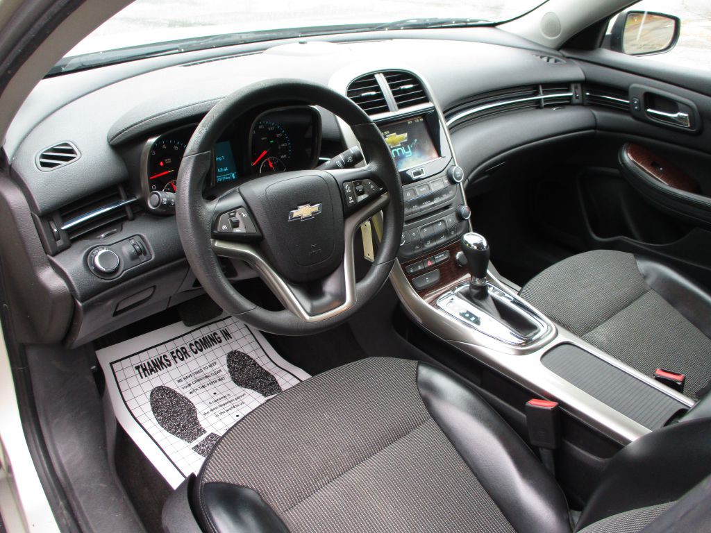 2013 Chevrolet Malibu Image 18