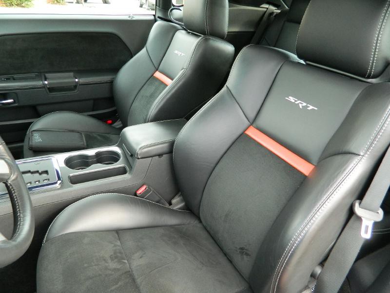 2008 Dodge Challenger Image 25