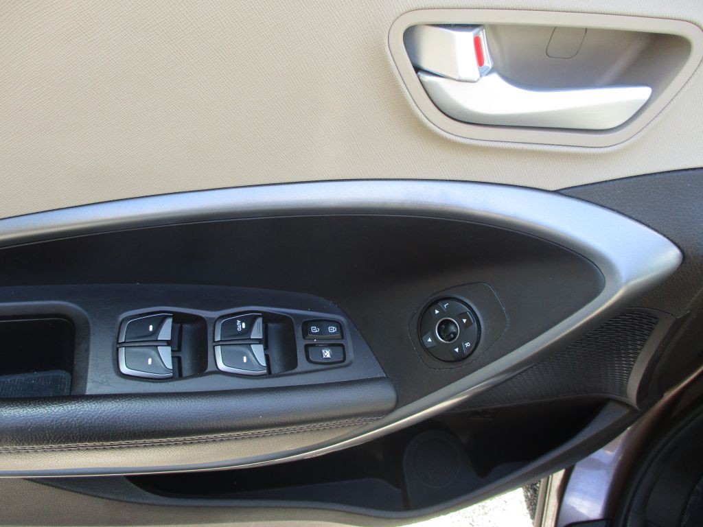 2013 Hyundai Santa Fe Image 11