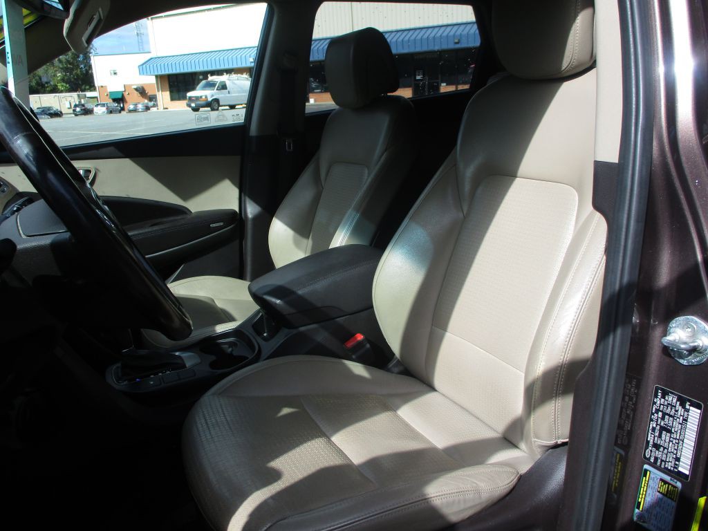 2013 Hyundai Santa Fe Image 12