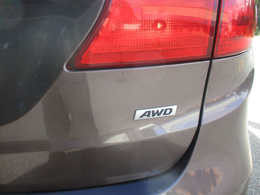 2013 Hyundai Santa Fe Image 16