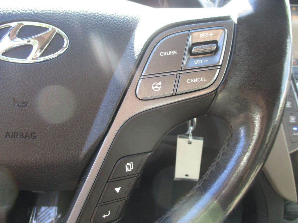 2013 Hyundai Santa Fe Image 22