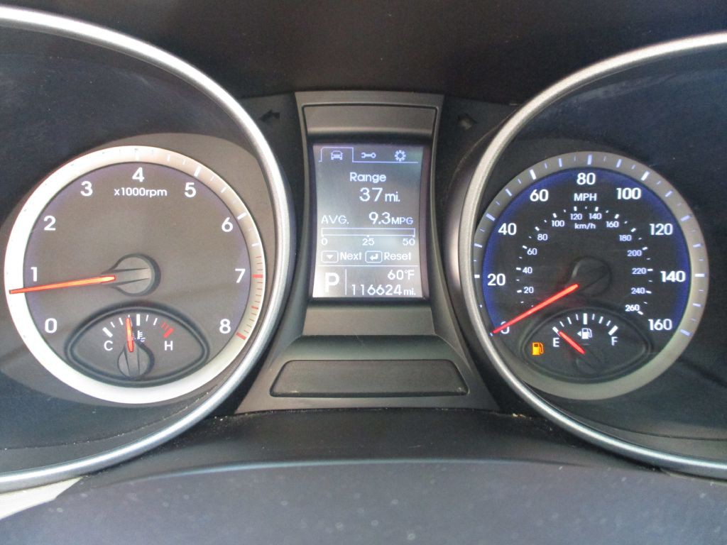 2013 Hyundai Santa Fe Image 23