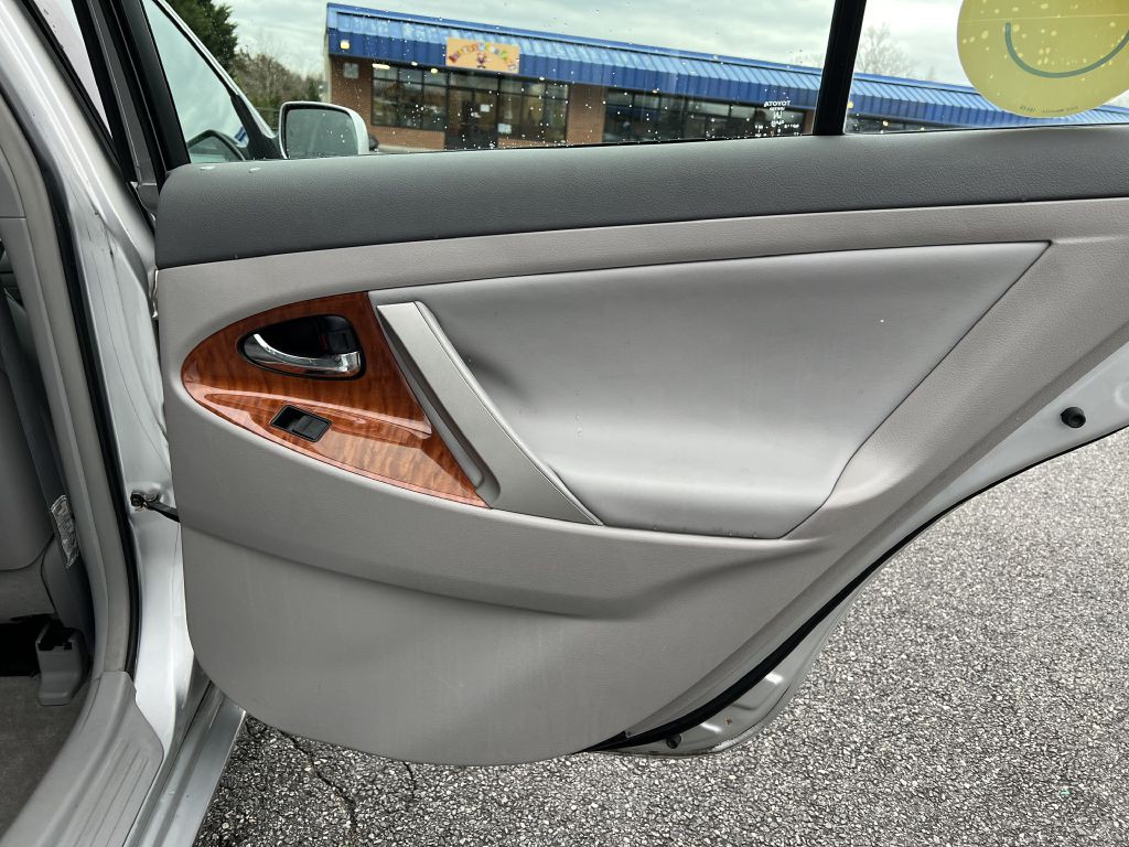 2009 Toyota Camry Image 18
