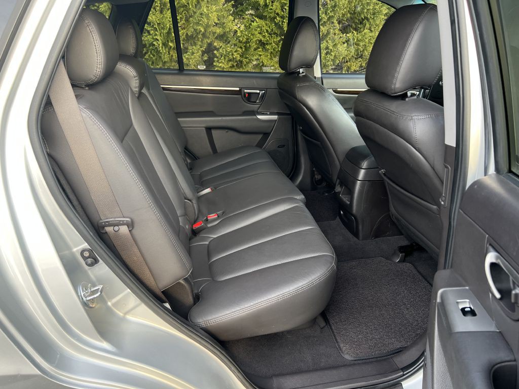 2011 Hyundai Santa Fe Image 24