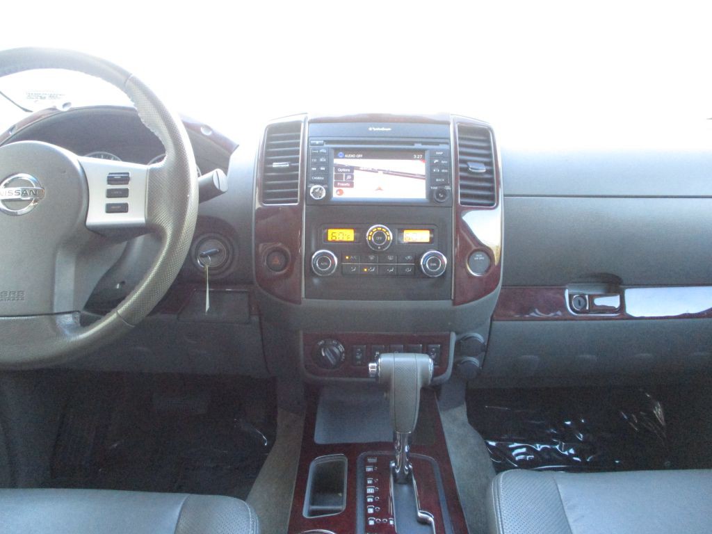 2013 Nissan Frontier Image 24