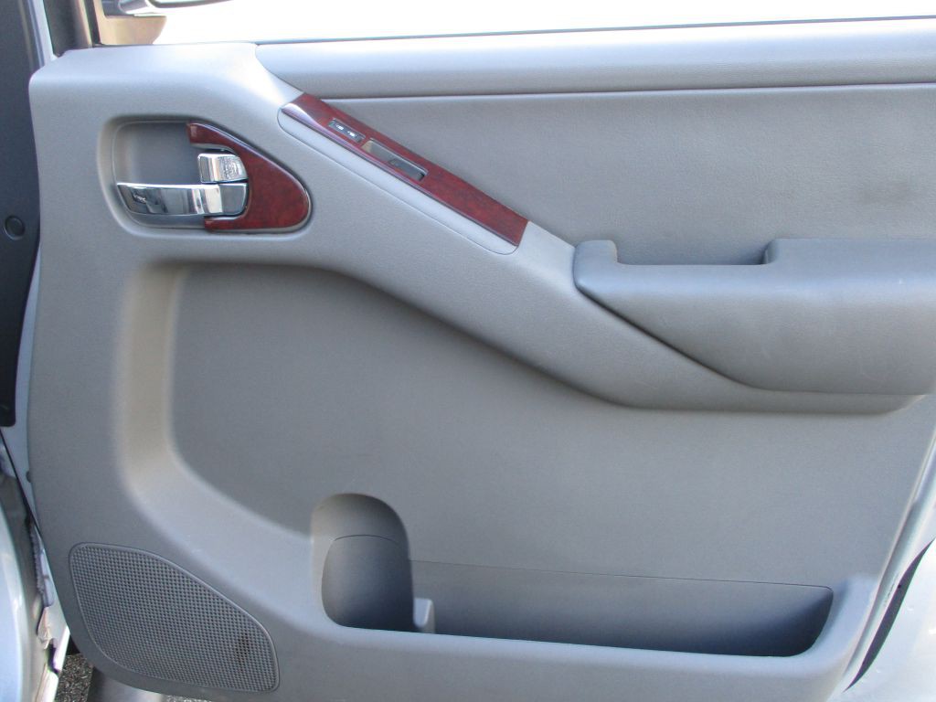 2013 Nissan Frontier Image 46