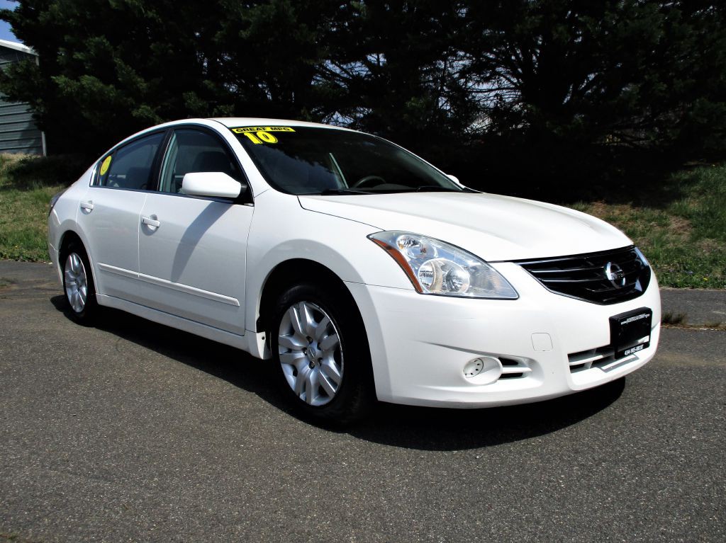 2010 Nissan Altima Image 1