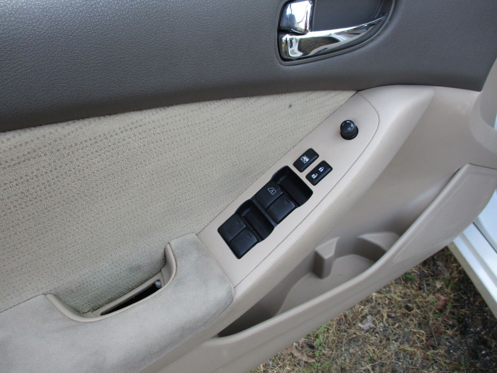 2010 Nissan Altima Image 16