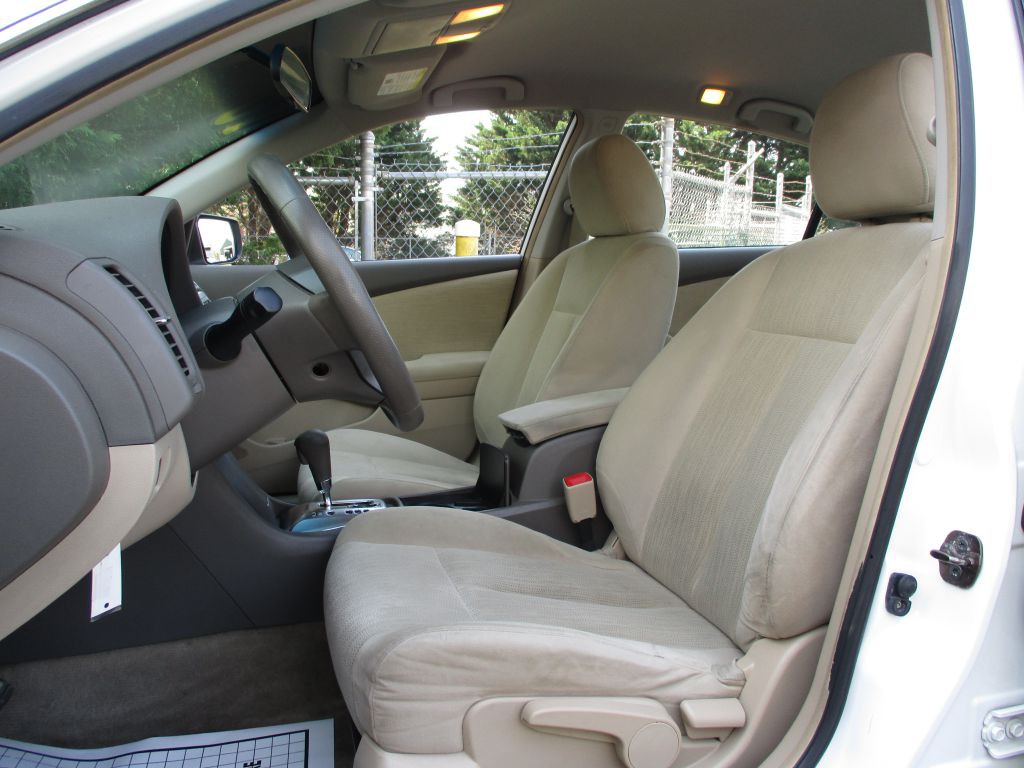 2010 Nissan Altima Image 17