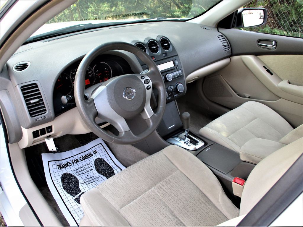2010 Nissan Altima Image 18
