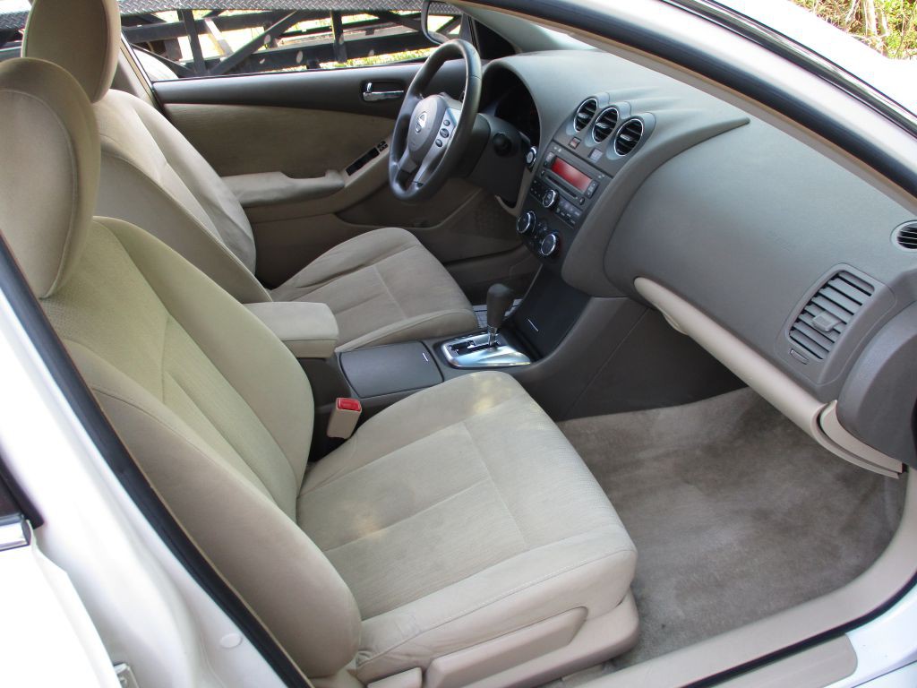 2010 Nissan Altima Image 24