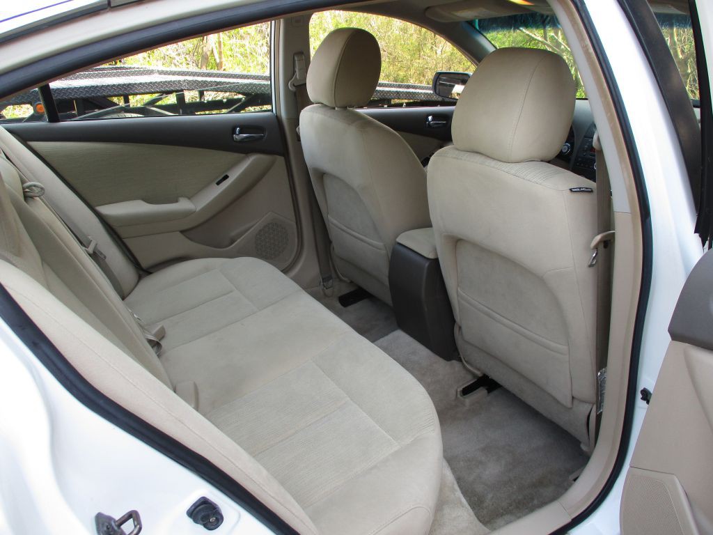 2010 Nissan Altima Image 28