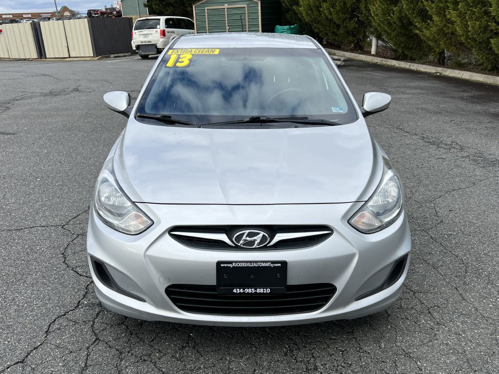 2013 Hyundai Accent Image 2
