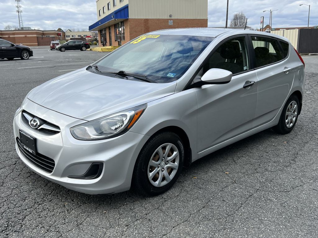 2013 Hyundai Accent Image 4