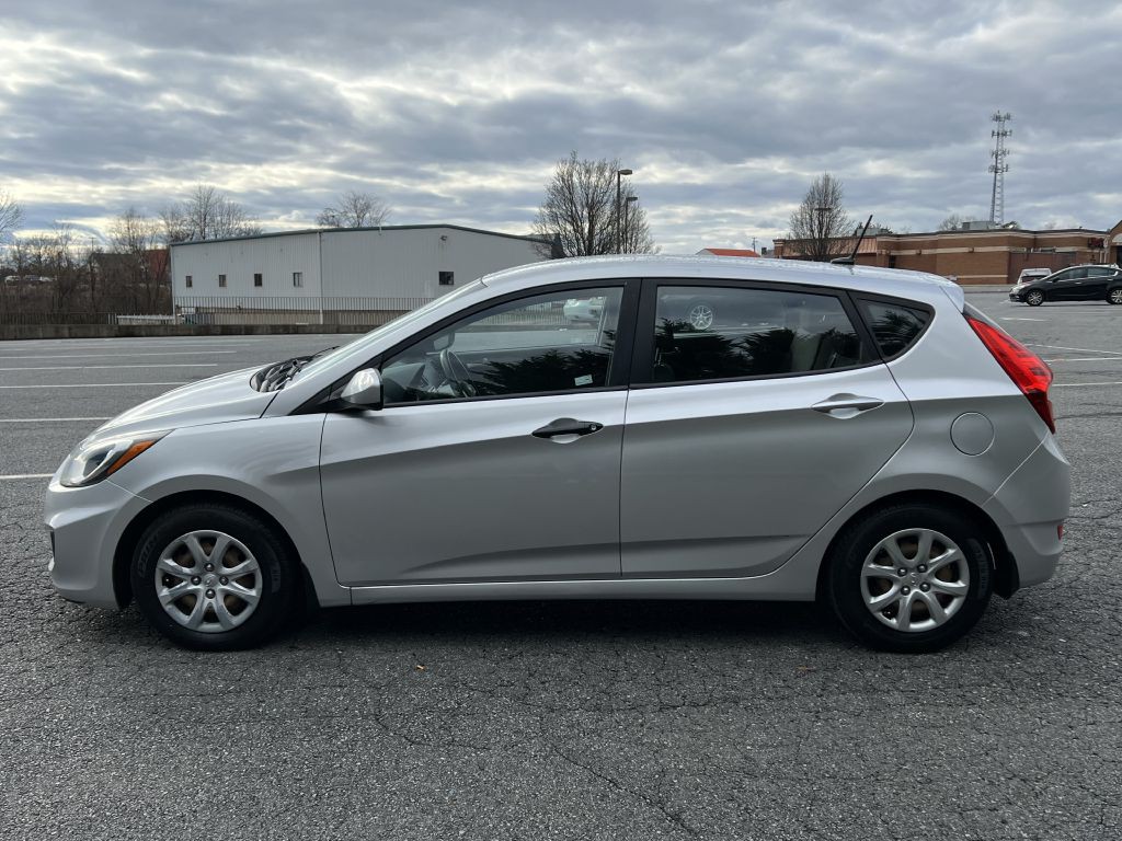 2013 Hyundai Accent Image 5