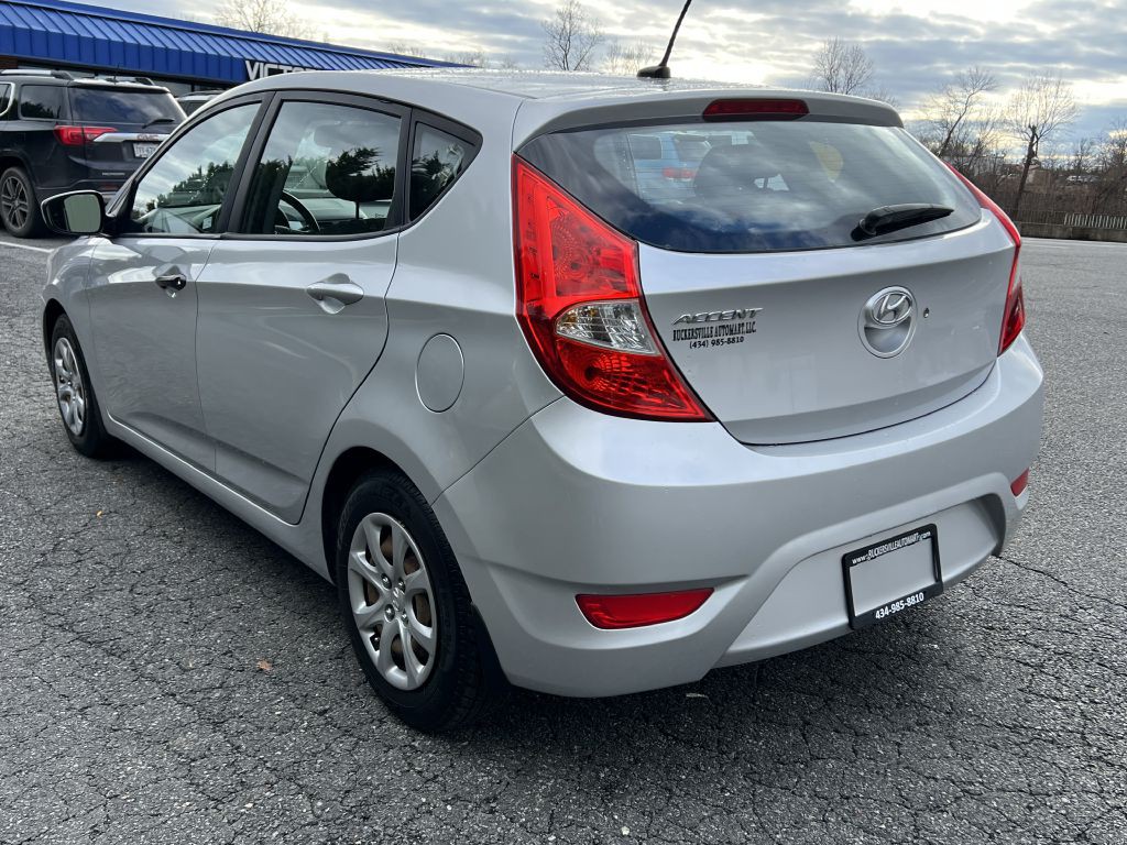 2013 Hyundai Accent Image 6