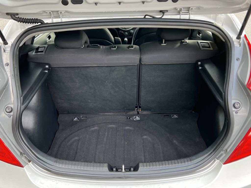 2013 Hyundai Accent Image 8