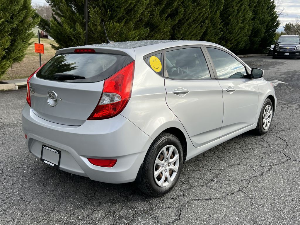 2013 Hyundai Accent Image 9