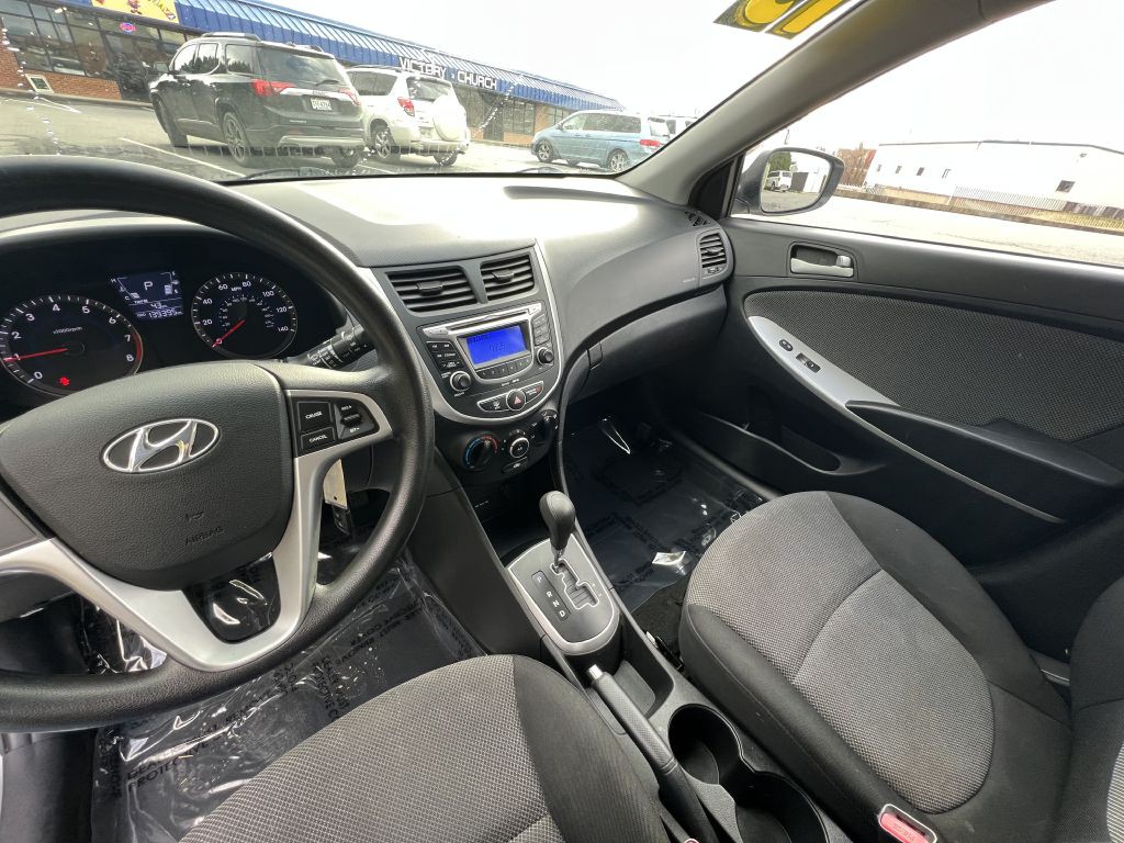 2013 Hyundai Accent Image 14