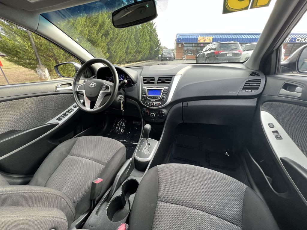 2013 Hyundai Accent Image 17