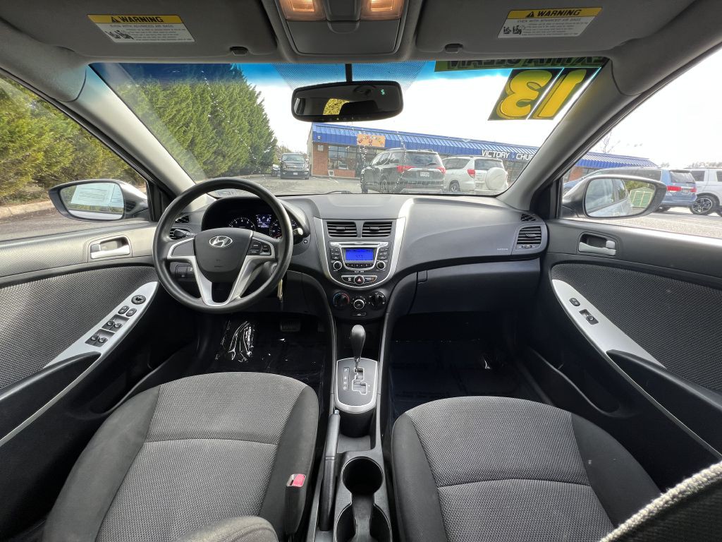 2013 Hyundai Accent Image 22