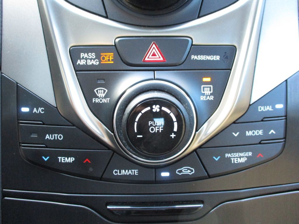 2013 Hyundai Azera Image 38