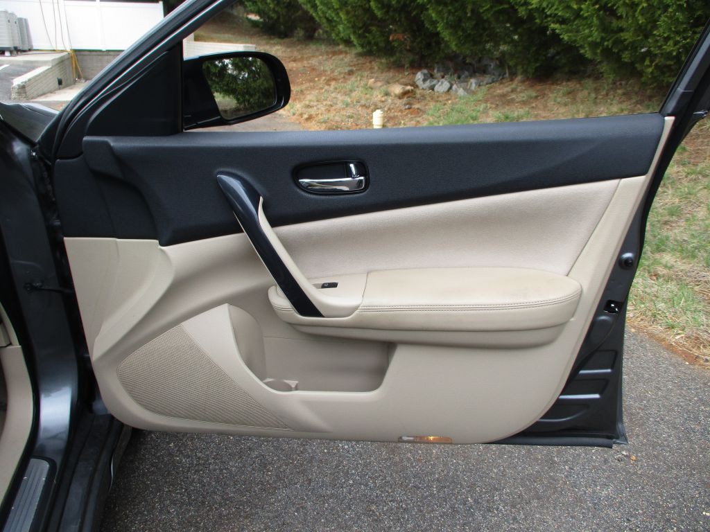 2014 Nissan Maxima Image 16