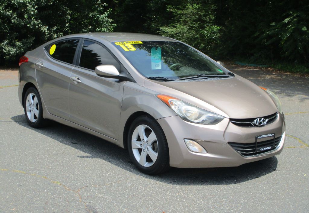 2013 Hyundai Elantra Image 1