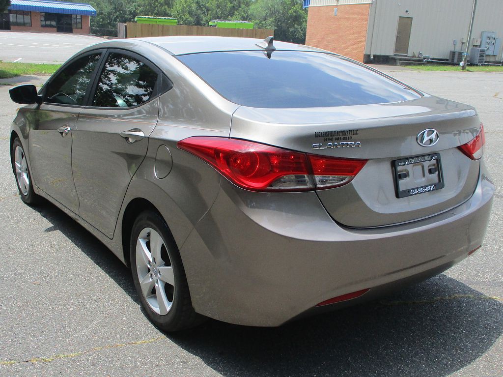 2013 Hyundai Elantra Image 5