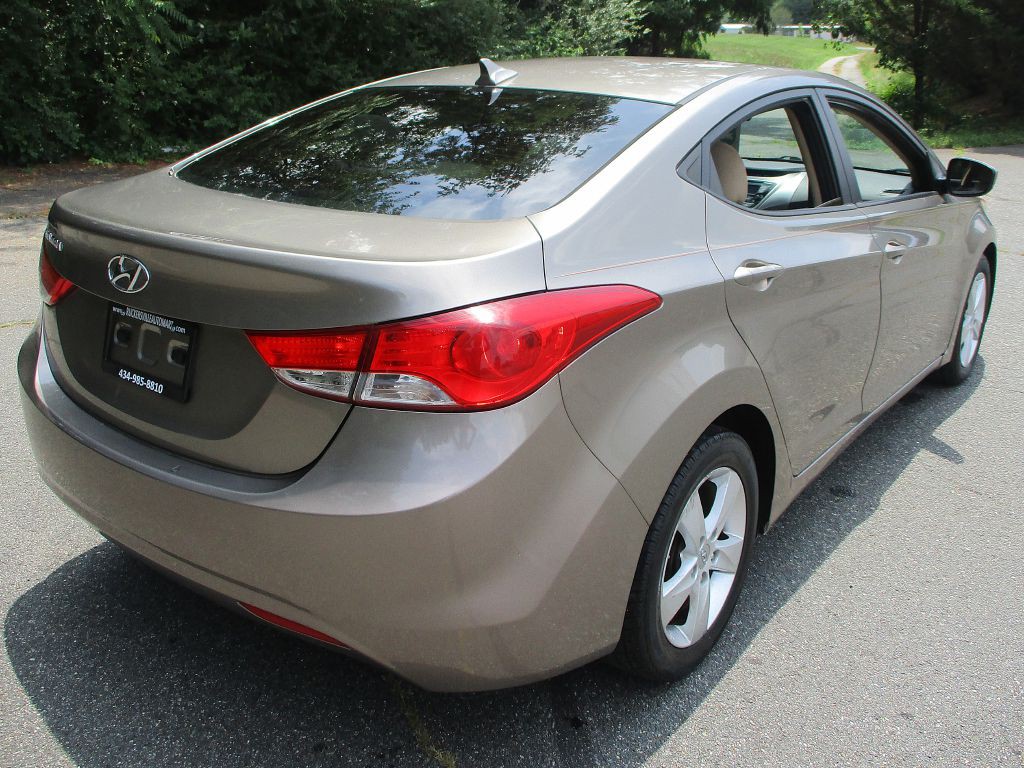 2013 Hyundai Elantra Image 7