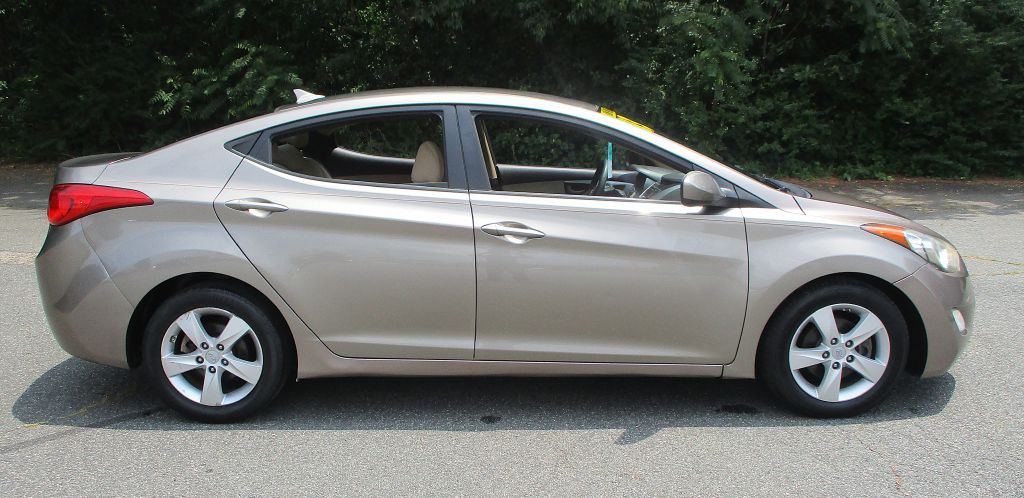 2013 Hyundai Elantra Image 8
