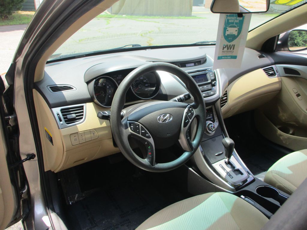 2013 Hyundai Elantra Image 18